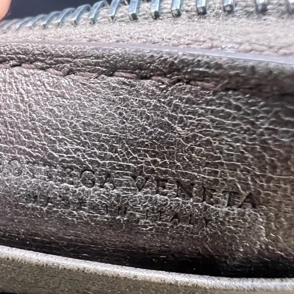 Authentic Bottega Veneta
Intrecciato Metallic Zippy Wallet

Dust Bag included - Picture 5 of 14